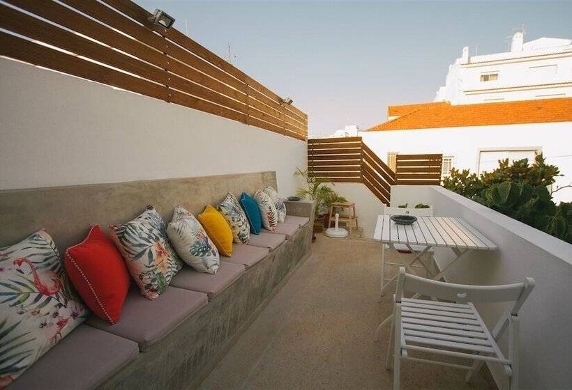 Ptm Downtown Hostel&suites