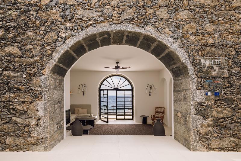 White Exclusive Suites & Villas