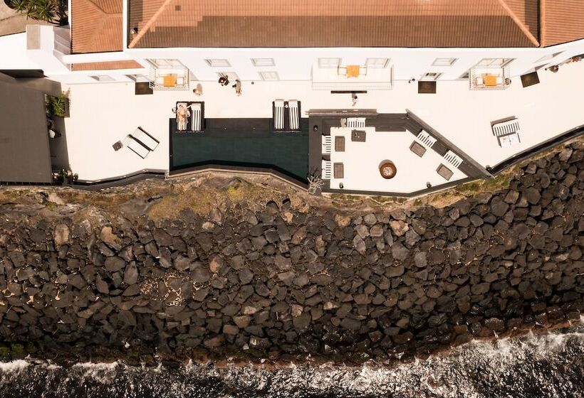 White Exclusive Suites & Villas