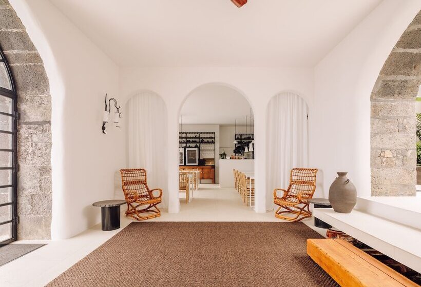 White Exclusive Suites & Villas