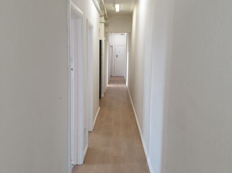 ユースホステル Richmond Private Rooms   151 Hoddle Homestay