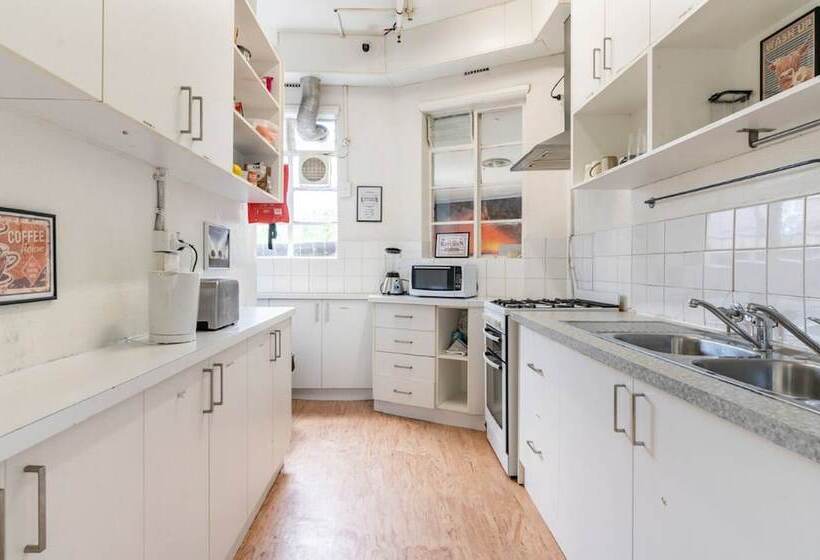 ユースホステル Richmond Private Rooms   151 Hoddle Homestay