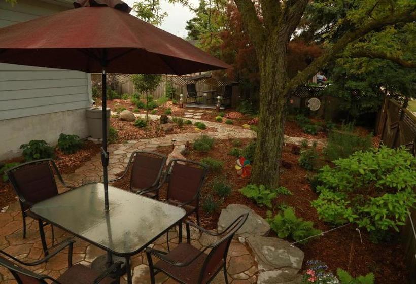 A Garden Stroll Bed & Breakfast