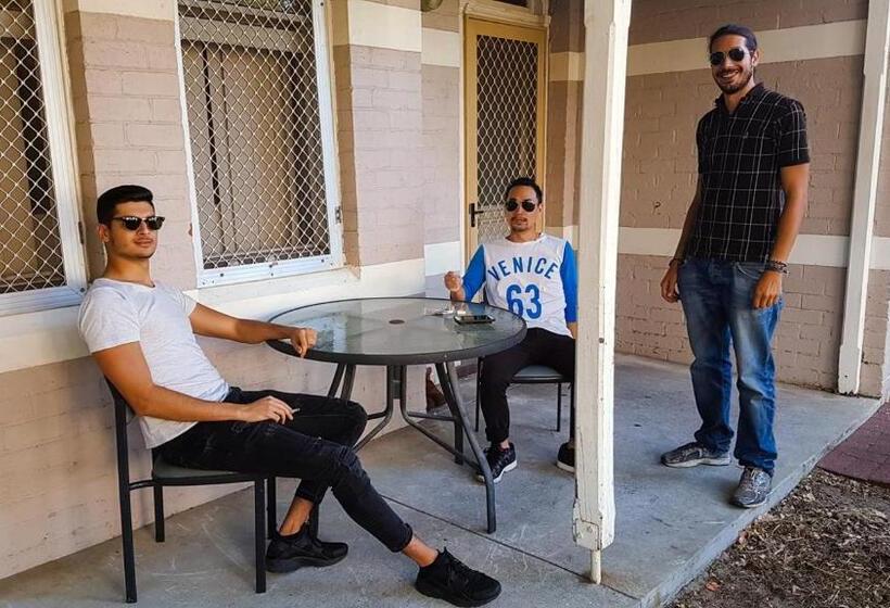 هاستل Myozexp Palmerston Lodge