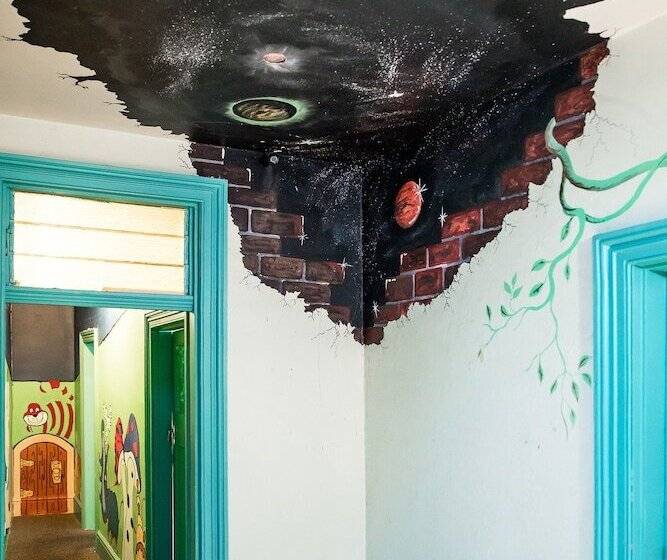 هاستل The Pickled Frog