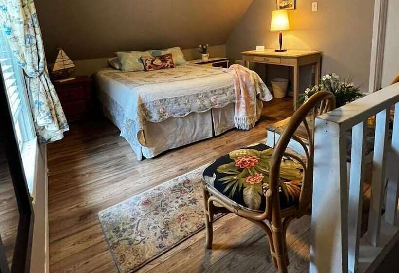 تختخواب و صبحانه Adams Inn