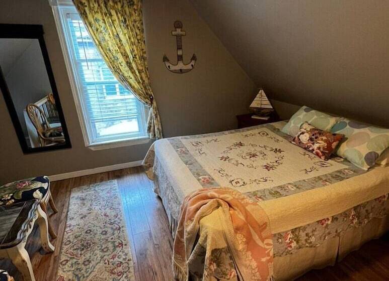 تختخواب و صبحانه Adams Inn