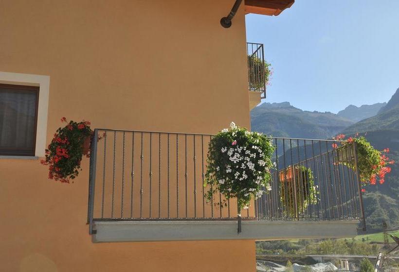 مبيت وإفطار Affittacamere Les Noyers