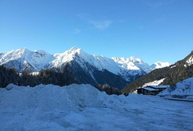 مبيت وإفطار Ar Mountains Lodge Villachiara