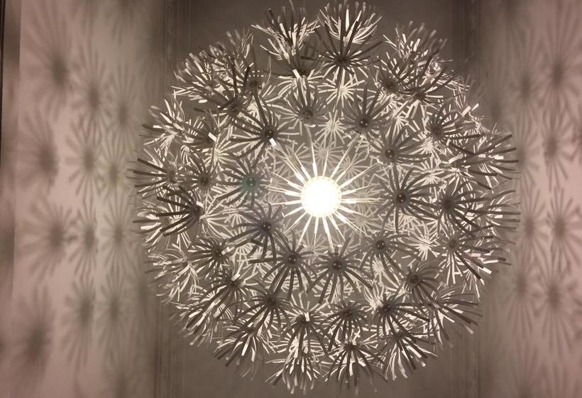 تختخواب و صبحانه Character & Charm In The Heart Of The City