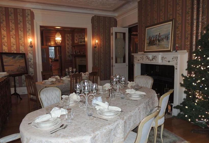 مبيت وإفطار Château La Motte Guest House