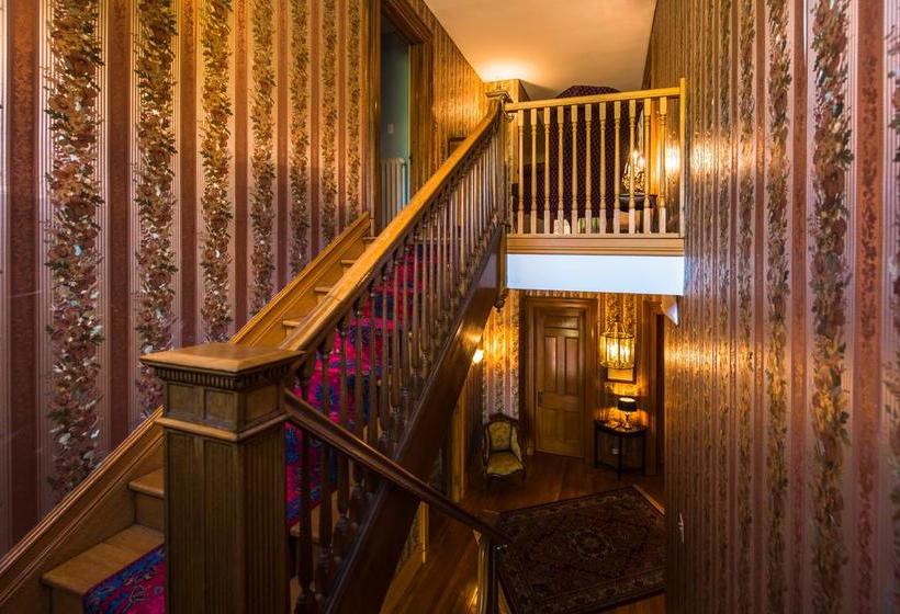 مبيت وإفطار Château La Motte Guest House