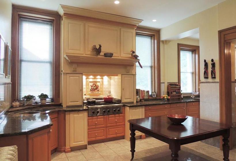 مبيت وإفطار Château La Motte Guest House