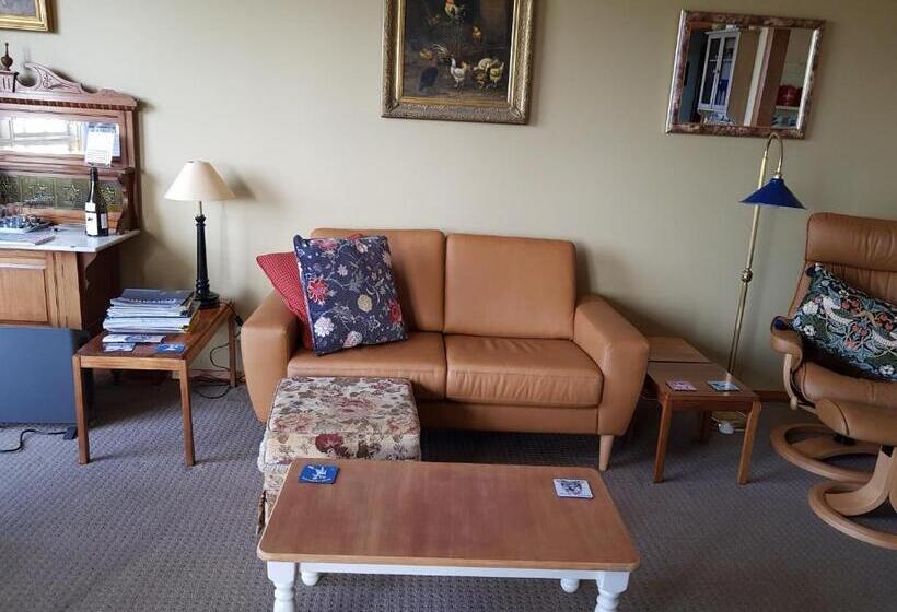 تختخواب و صبحانه Cornwall Cottage