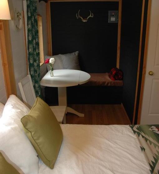 Bed and Breakfast The Rusty Antler Cabin