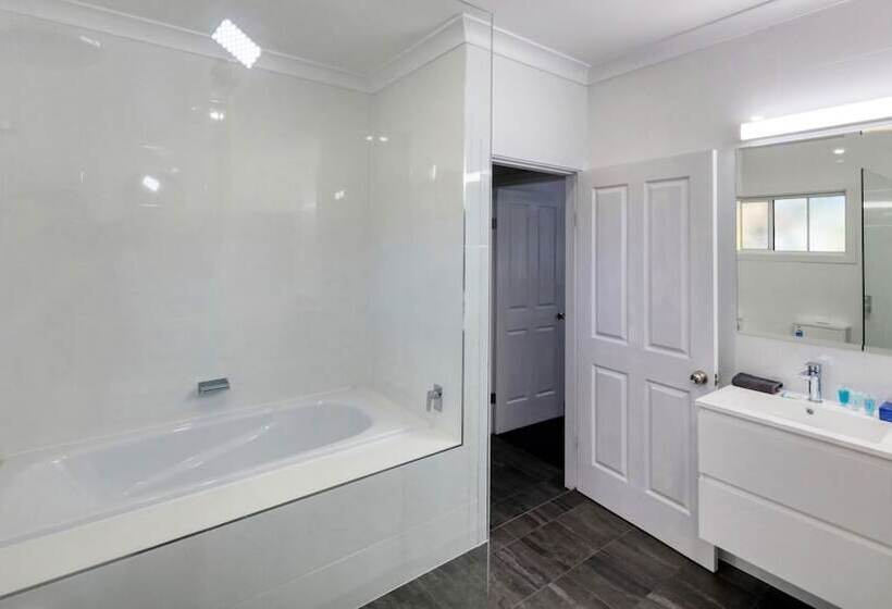 Colonial Motel & Apartments