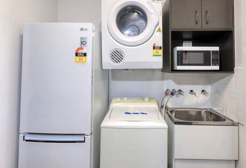 Colonial Motel & Apartments