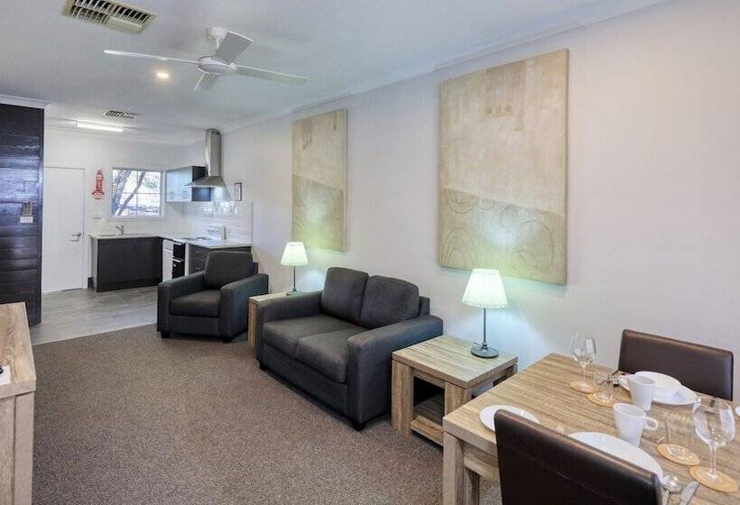 Colonial Motel & Apartments