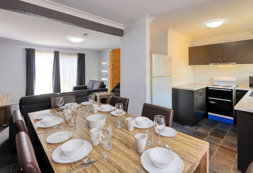 Colonial Motel & Apartments