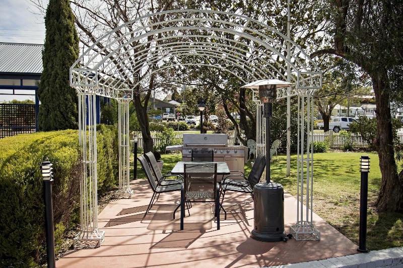 Colonial Motel & Apartments