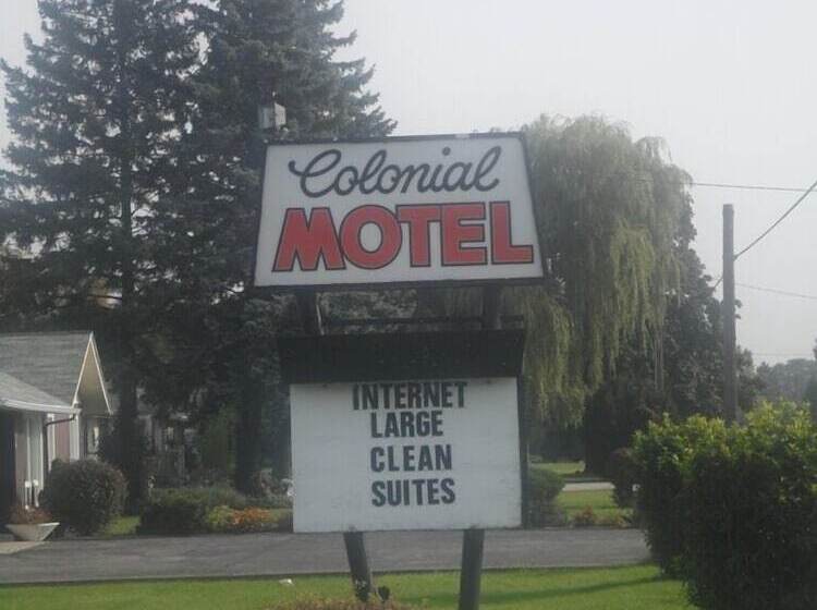 Colonial Motel