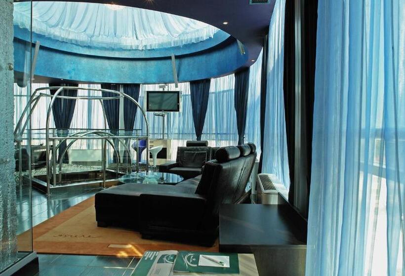 Diplomat Plaza Hotel & Resort