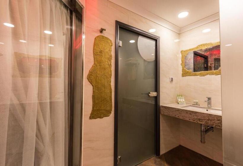 Diplomat Plaza Hotel & Resort