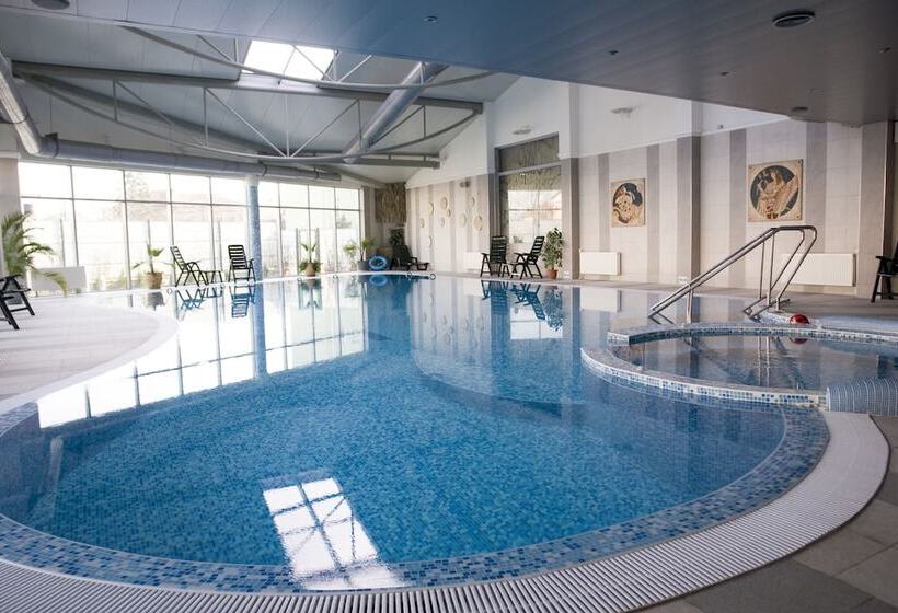 Diplomat Plaza Hotel & Resort