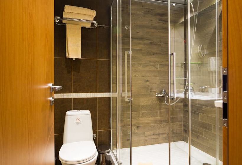 Diplomat Plaza Hotel & Resort