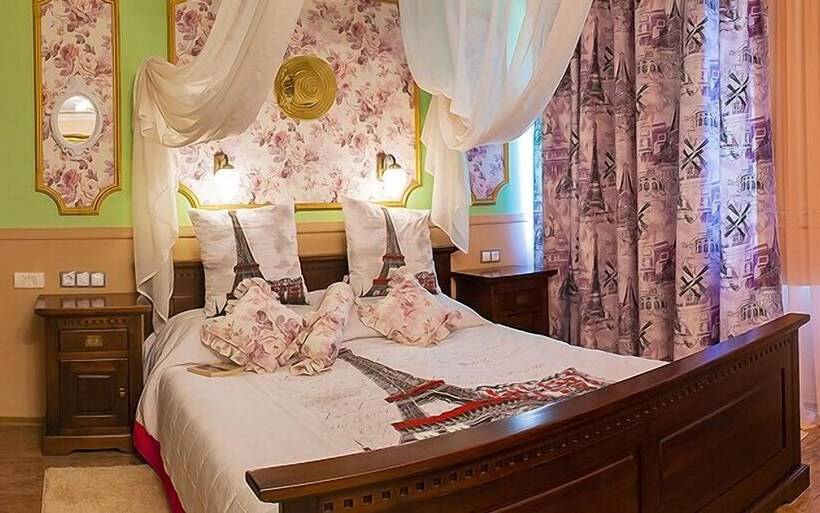 Diplomat Plaza Hotel & Resort