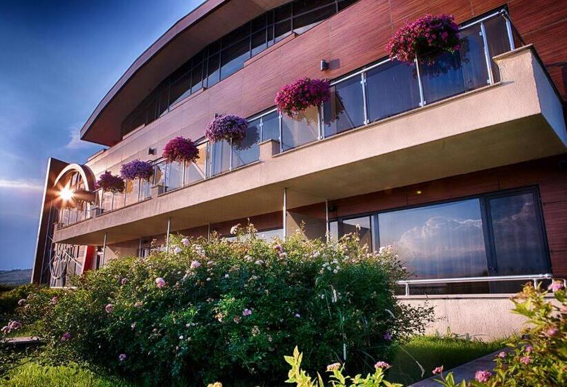 Family Hotel Restaurant Ring