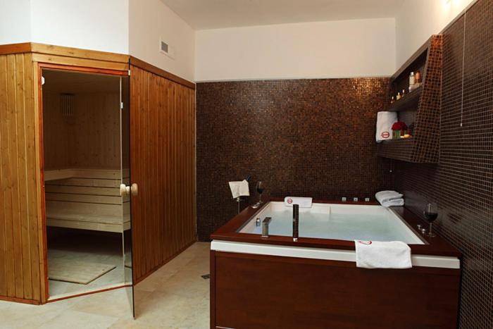 Family Hotel Restaurant Ring