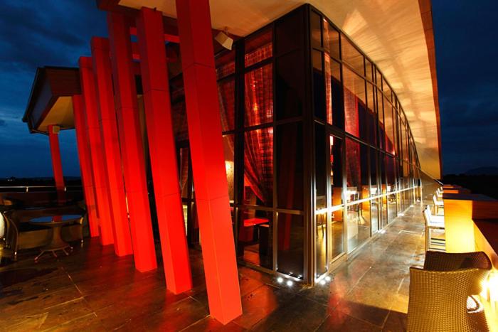 Family Hotel Restaurant Ring