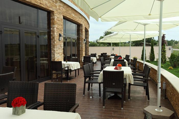 Family Hotel Restaurant Ring