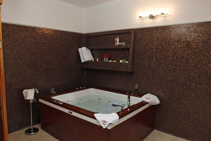 Family Hotel Restaurant Ring