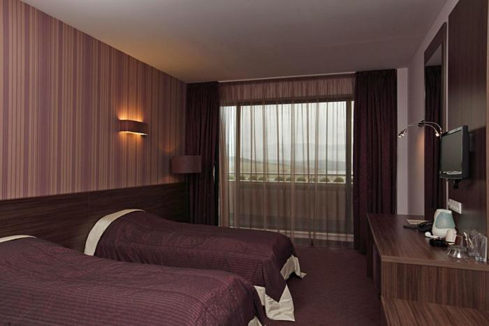 Family Hotel Restaurant Ring