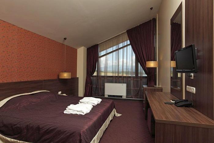 Family Hotel Restaurant Ring