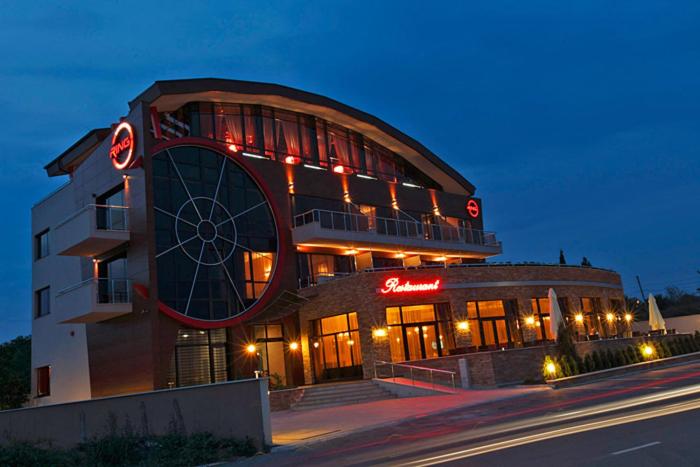 Family Hotel Restaurant Ring