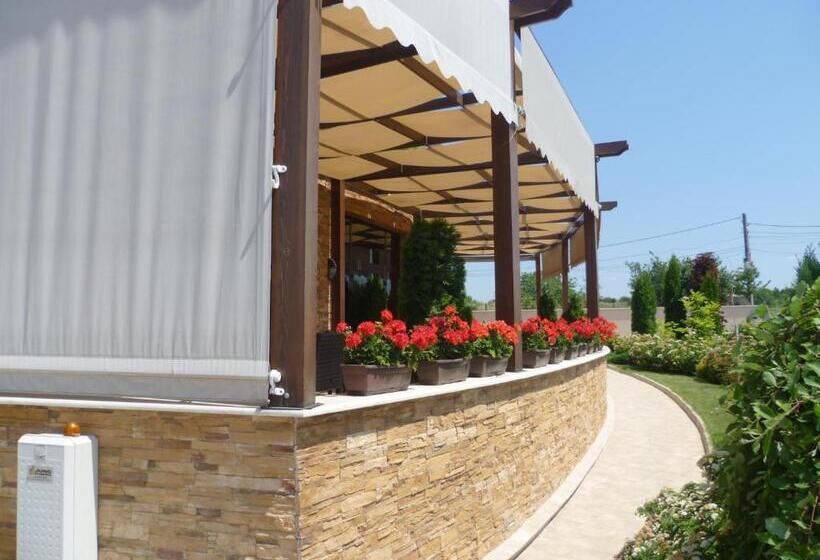 Family Hotel Restaurant Ring