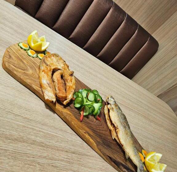 Family Hotel Emaly 2