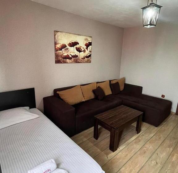 Family Hotel Emaly 2