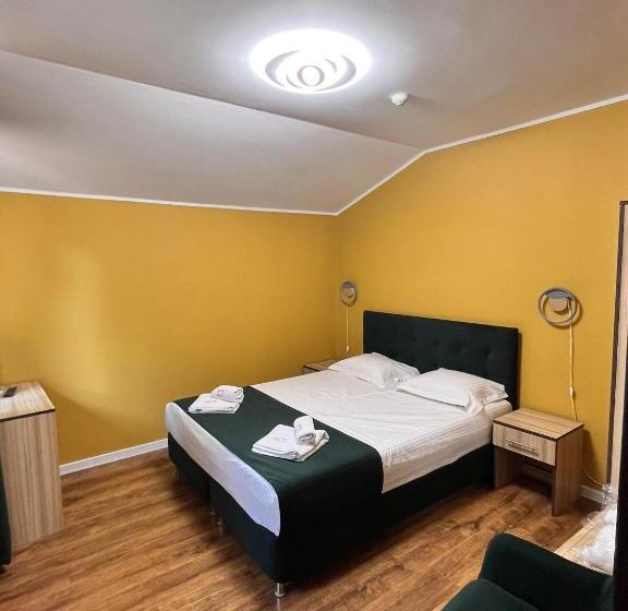 Family Hotel Emaly 2