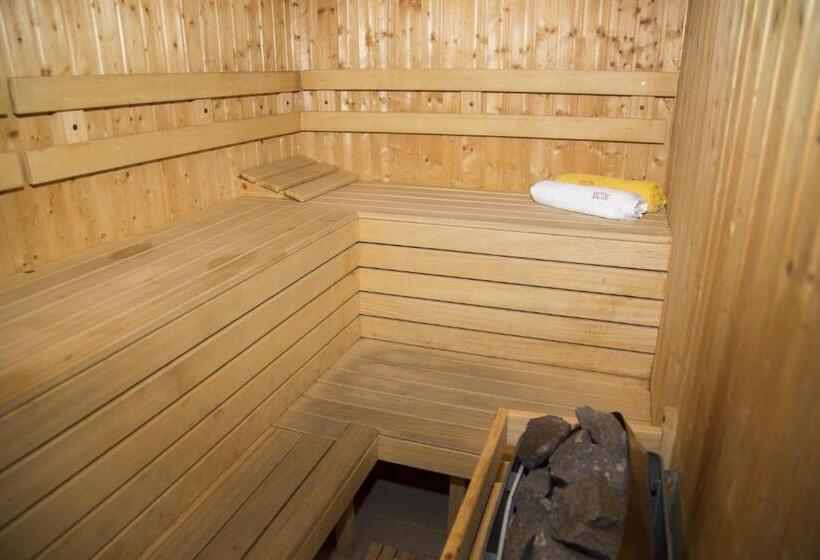 Family Hotel Emaly 2