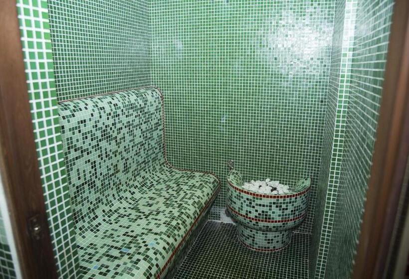 Family Hotel Emaly 2