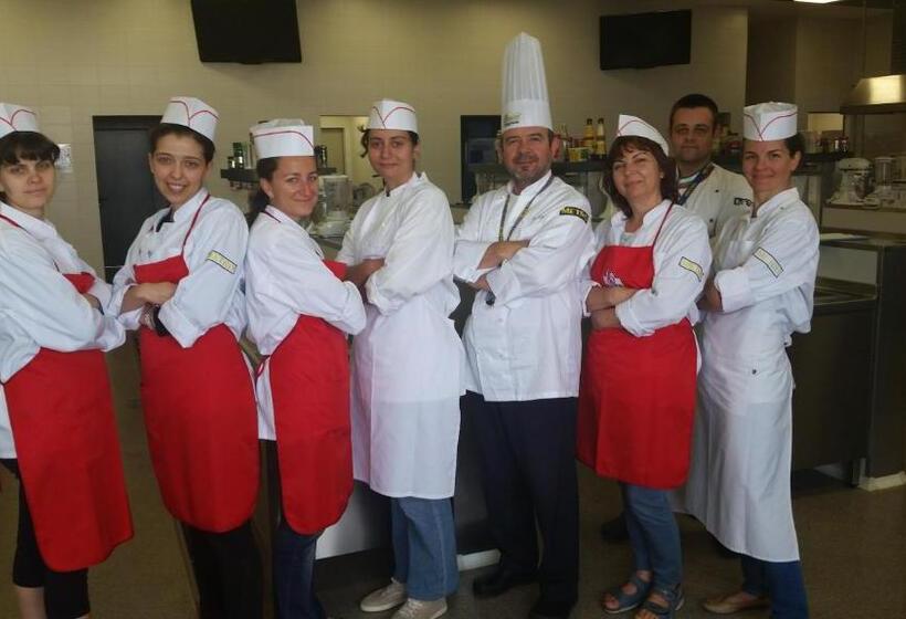 Family Hotel Emaly 2