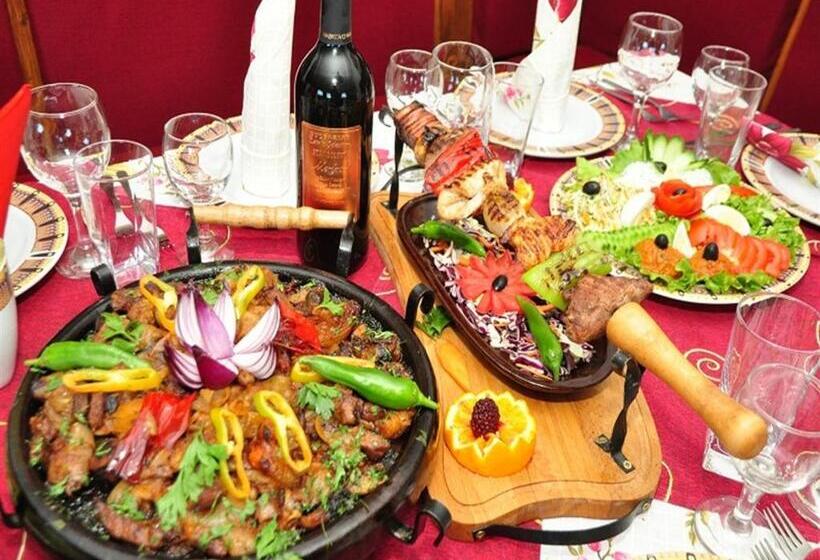 Family Hotel Emaly 2