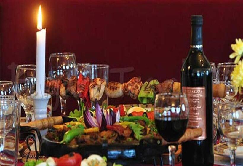 Family Hotel Emaly 2