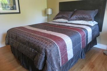Fundy Line Motel