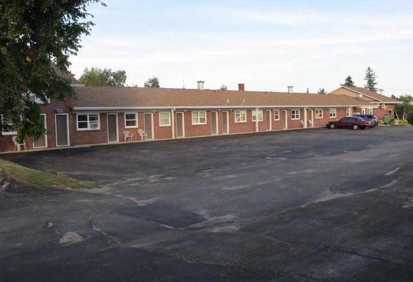 Fundy Line Motel