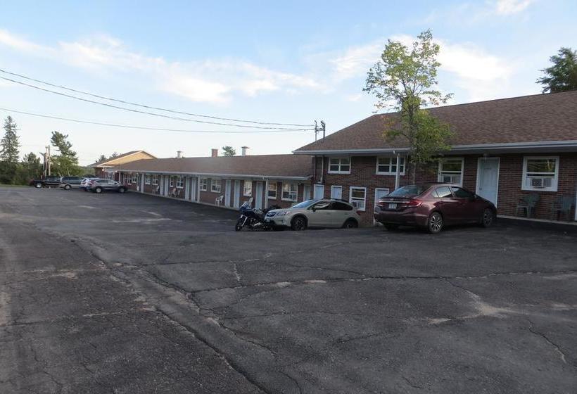 Fundy Line Motel